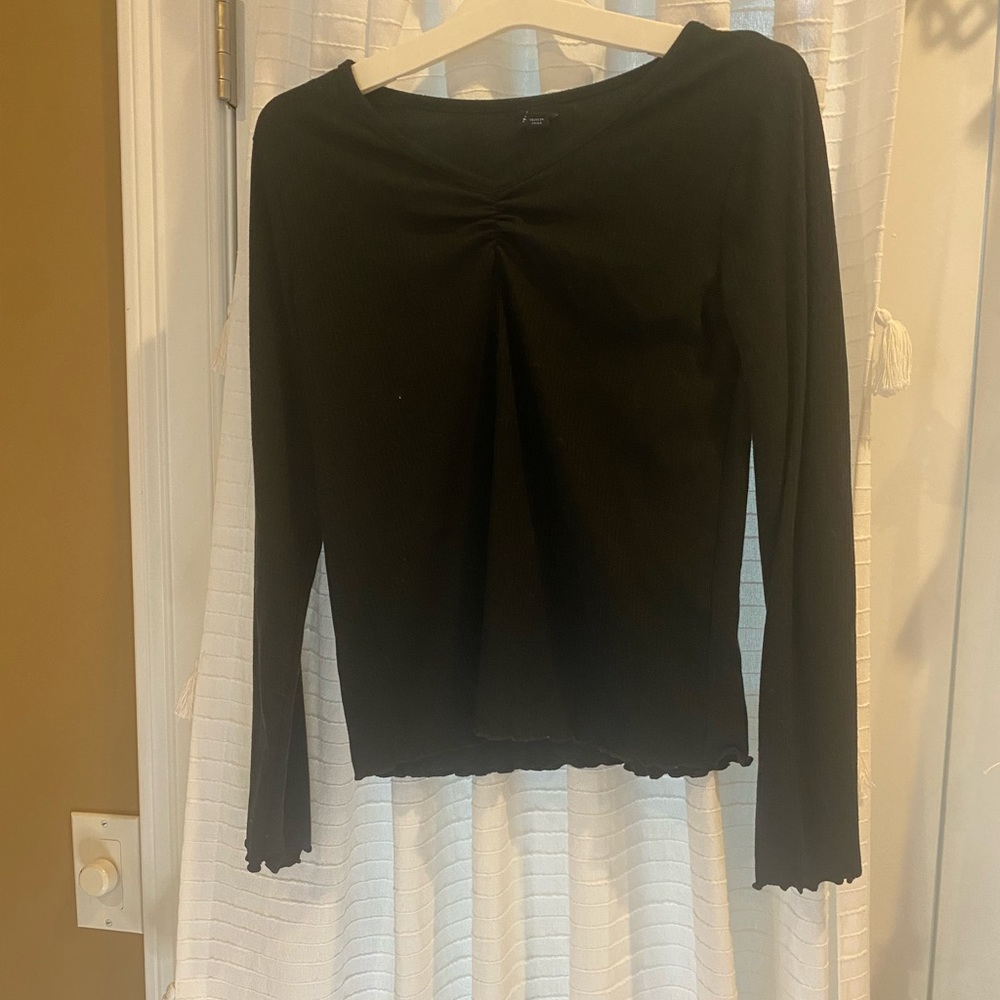 Cute long sleeve black shirt
